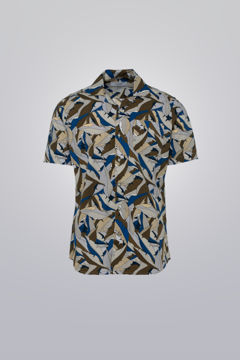 Brown, blue, and beige short sleeve printed shirt with leaf pattern. Made from 100% cotton. Regular fit.