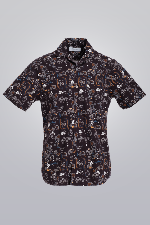 Dark purple short sleeve printed shirt with sketched pattern. Made from 100% cotton. Regular fit.