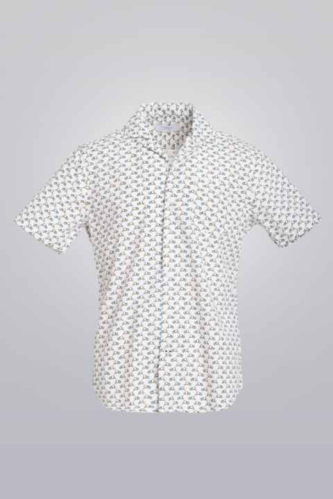 White and blue short sleeve printed shirt with Vespa design. Made from 100% cotton. Regular fit.